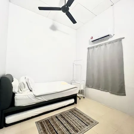 Corner House - Three Bedroom Quayside Rimbayu Kg Lombong Jalan Kebun Puchong Shah Alam Exterior photo