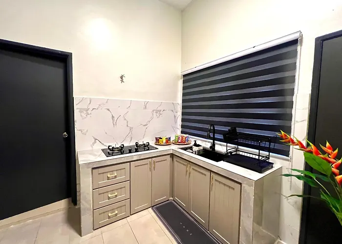 Corner House - Three Bedroom Quayside Rimbayu Kg Lombong Jalan Kebun Puchong