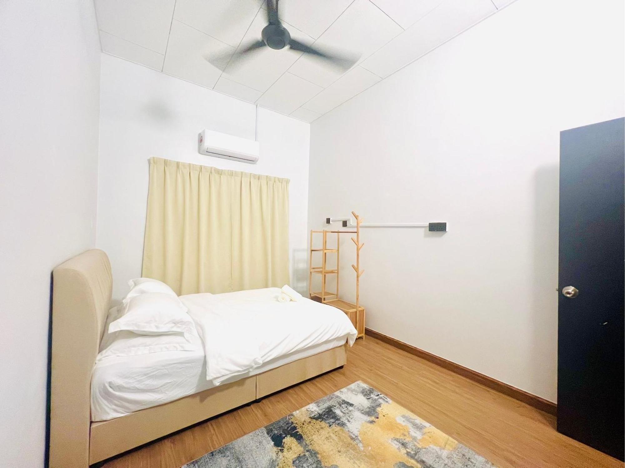 Corner House - Three Bedroom Quayside Rimbayu Kg Lombong Jalan Kebun Puchong *