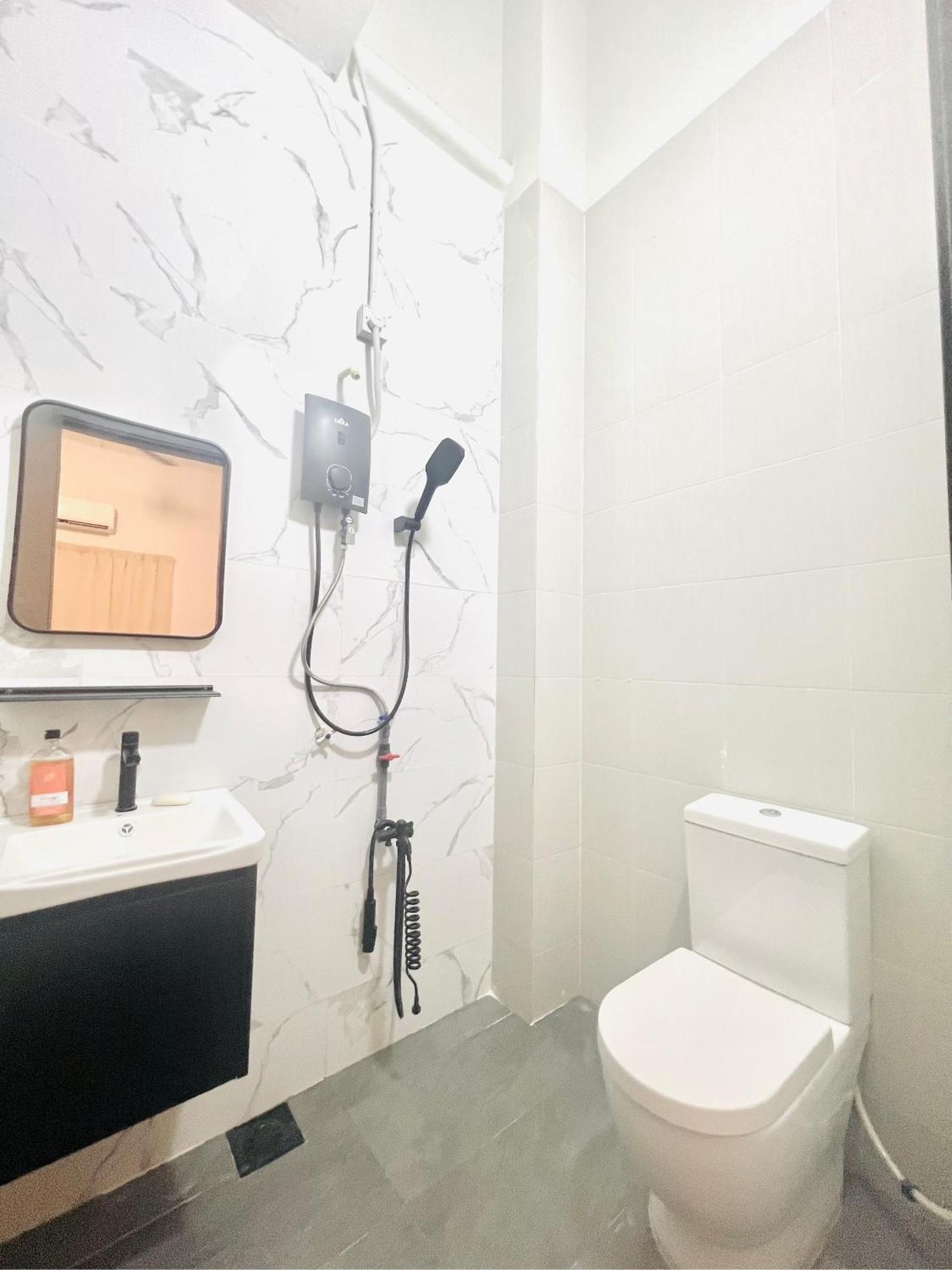 Corner House - Three Bedroom Quayside Rimbayu Kg Lombong Jalan Kebun Puchong *