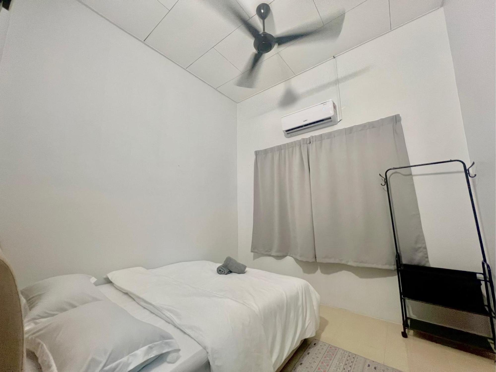 Corner House - Three Bedroom Quayside Rimbayu Kg Lombong Jalan Kebun Puchong
