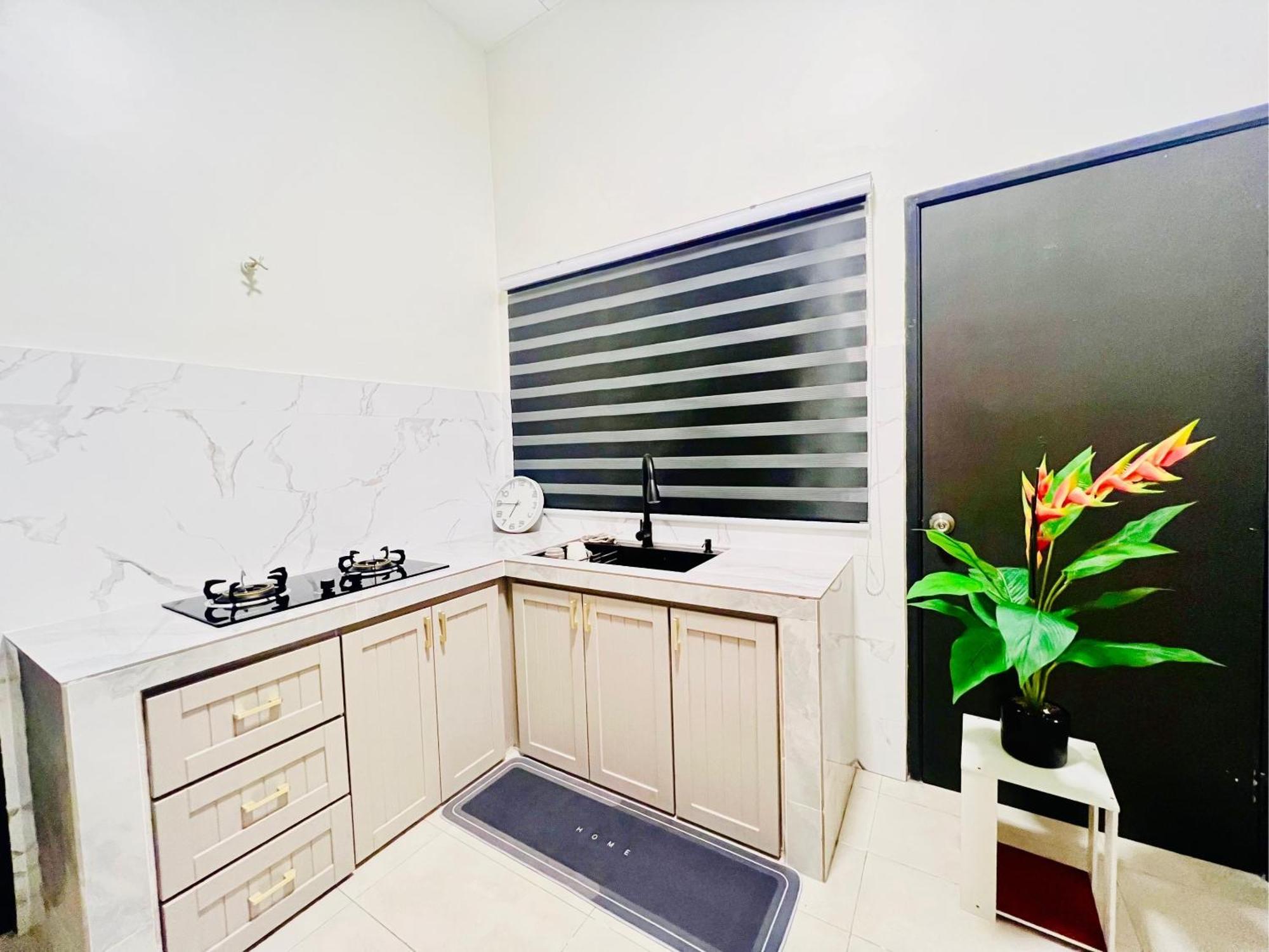 Corner House - Three Bedroom Quayside Rimbayu Kg Lombong Jalan Kebun Puchong Holiday home *