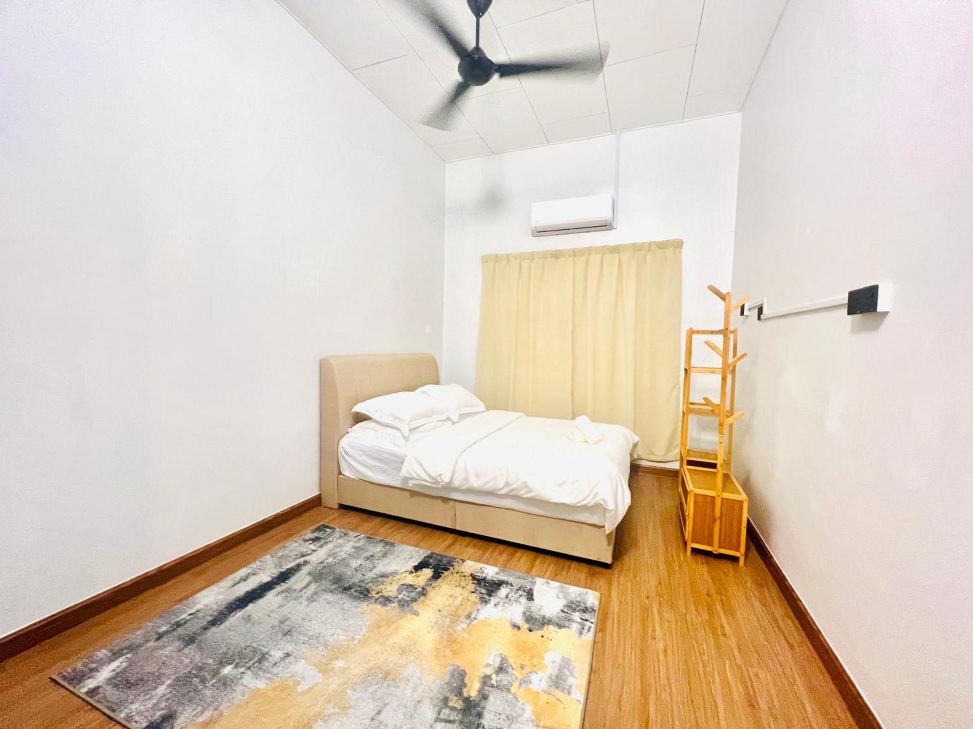 Holiday home Corner House - Three Bedroom Quayside Rimbayu Kg Lombong Jalan Kebun Puchong *