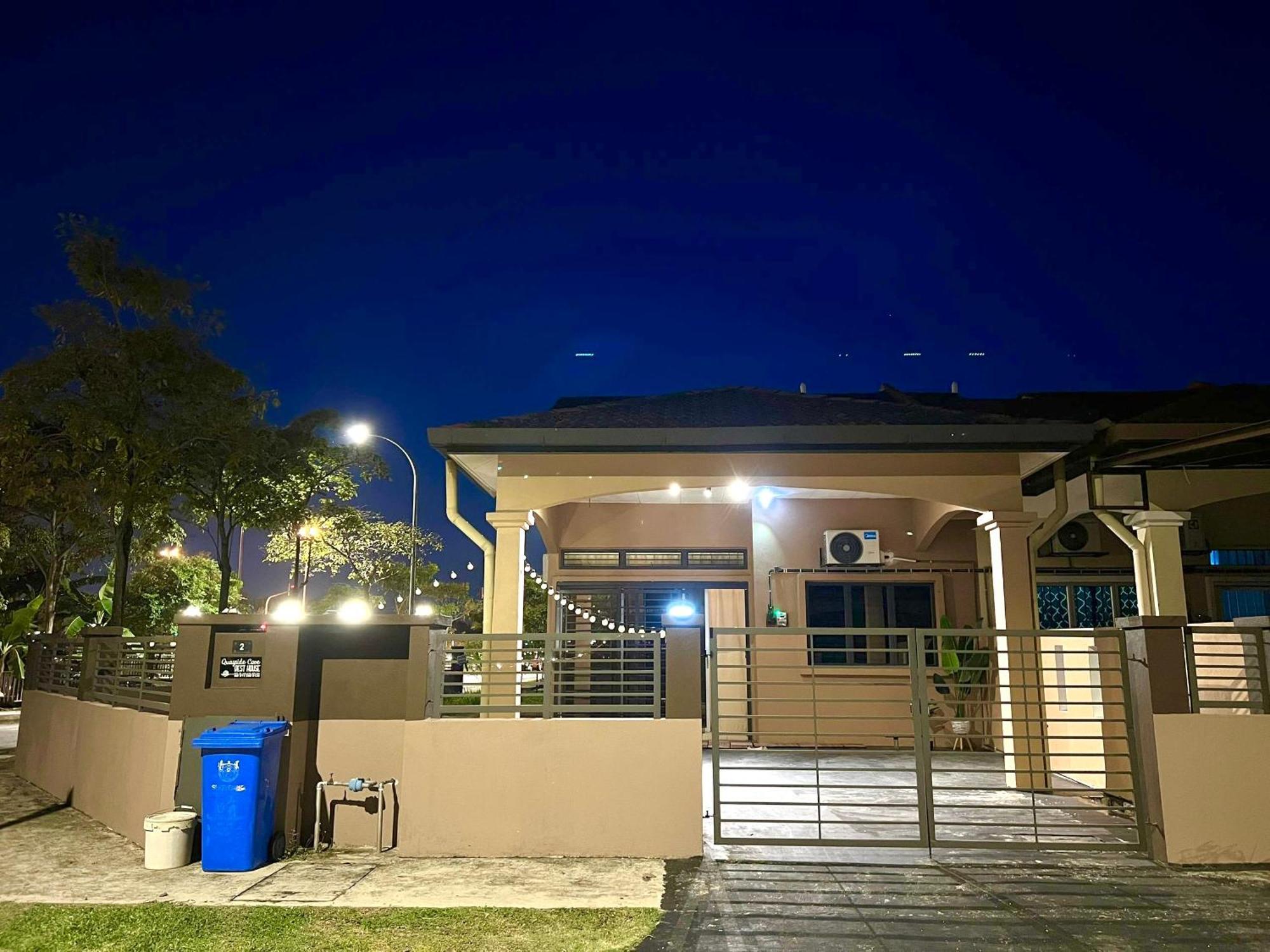 Corner House - Three Bedroom Quayside Rimbayu Kg Lombong Jalan Kebun Puchong Holiday home